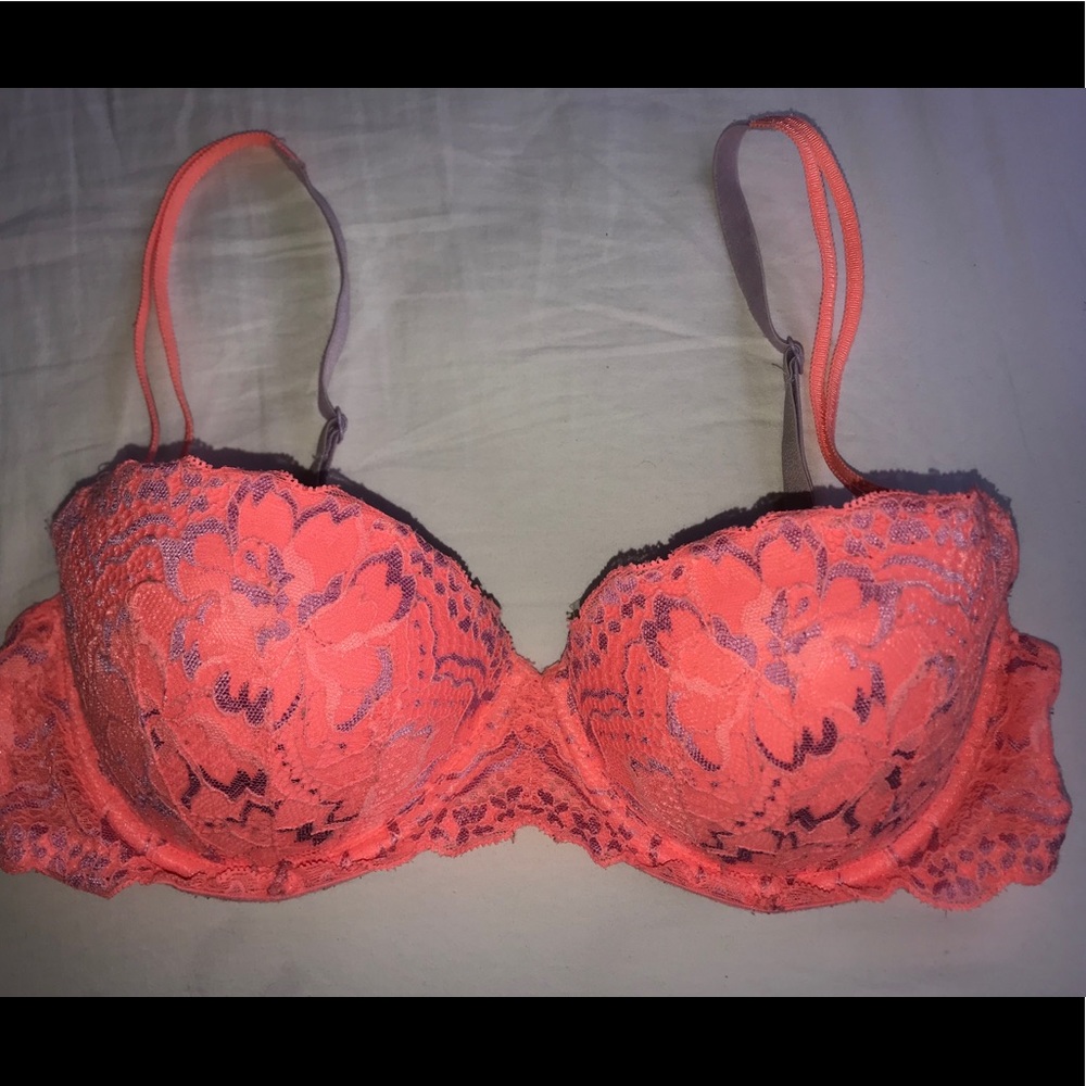 🥰Alluring Victoria Secrets bra! 🥰 - Picture 2 of 5